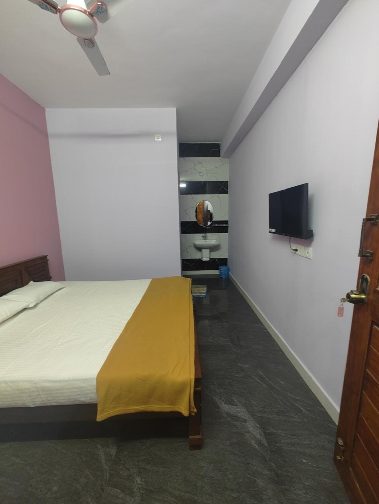Jp Residency, Near To Isha, Adhiyogi & Karunya Homestay