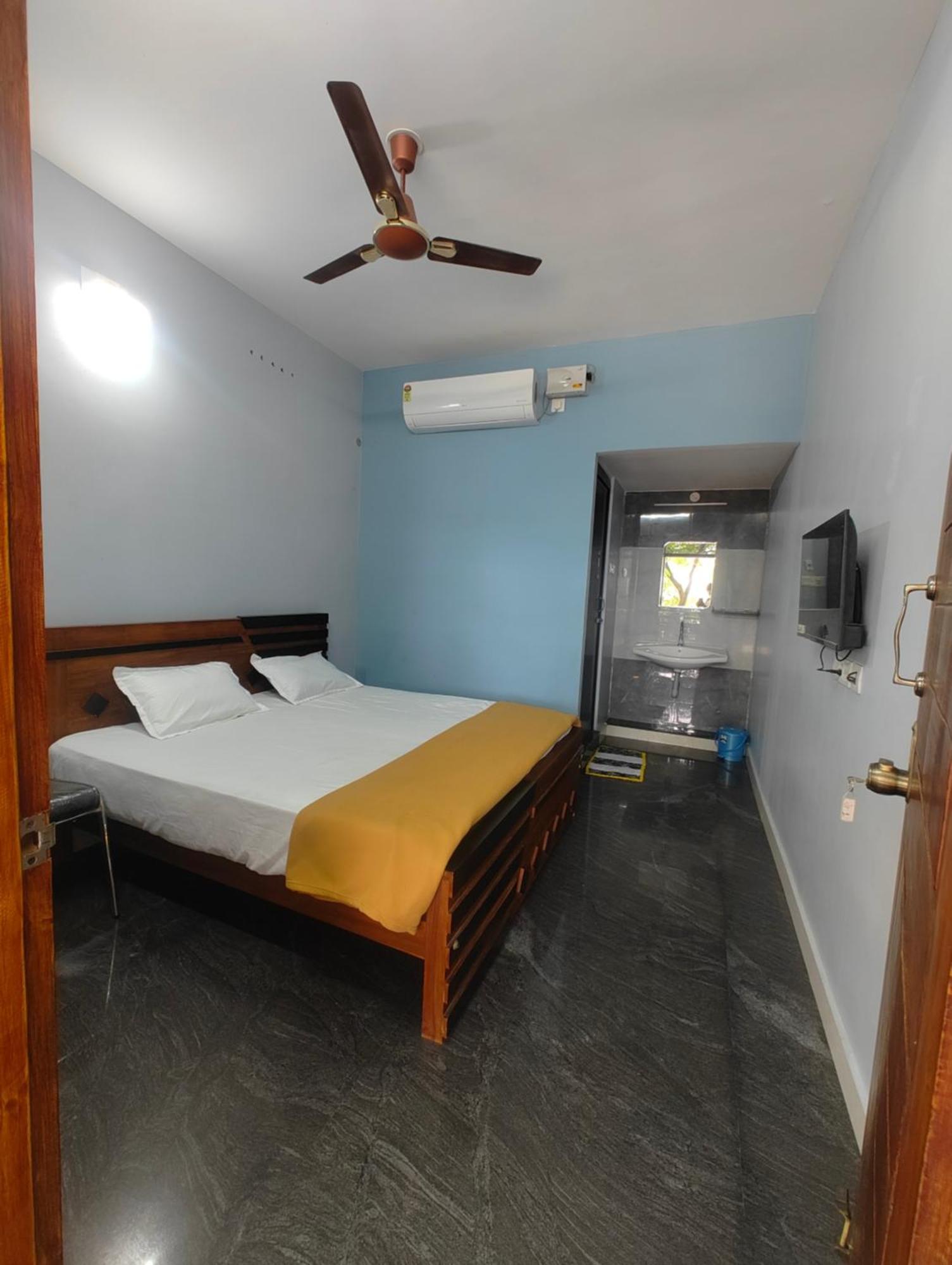 Homestay Jp Residency, Near To Isha, Adhiyogi & Karunya *